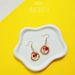 The Resin Flower Earrings are the perfect feminine accessory, handcrafted to shine with purity, making them a unique jewelry piece and an ideal Valentine's Day gift for her or Women's Day gift.