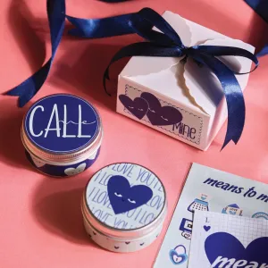 Hộp Quà Tặng Valentine Nến Thơm Cỡ Nhỏ & Móc Khóa Gấu Cho Bạn Trai – điều nhỏ bé nhưng đủ khiến chàng rung động, là hộp quà Valentine tinh tế dành riêng cho nam, gửi gắm yêu thương trọn vẹn