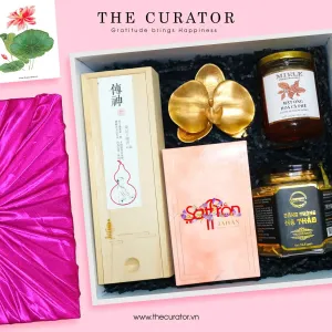 The "Health and Wellness" Gift Set, a thoughtful combination of cordyceps, saffron, agarwood, and honey, is the perfect way of expressing subtle care as a health gift or a Women's Day gift for her.