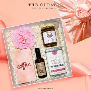 The Gracefully Healthy Gift Set is a heartfelt way to send love and care, featuring a thoughtful selection of honey, saffron, tea, and an aromatherapy spray - perfect as a birthday gift for her or a Women's Day surprise.