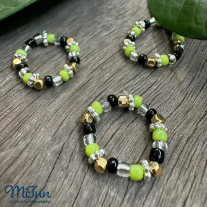 Nhẫn Ngọc Trai Nhân Tạo tinh tế, kết hợp cùng hạt charm trang trí và thiết kế thủ công có thể co giãn, tỏa sáng qua từng ngón tay - một phụ kiện độc đáo, hoàn hảo làm quà sinh nhật cho nữ.