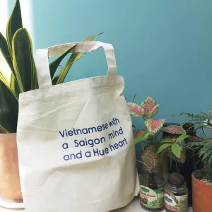 Túi Tote In Chữ Theo Yêu Cầu - cách tuyệt vời để định nghĩa chính bạn, biến chiếc túi tote cá nhân hóa thành một món túi xách độc đáo, đồng thời là quà tặng cá nhân hóa ý nghĩa cho những dịp đặc biệt như quà sinh nhật.
