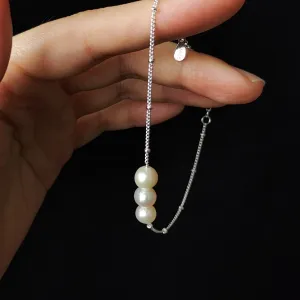 Vòng Tay Bạc & Ngọc Trai Nước Ngọt mang đến vẻ đẹp tỏa sáng từ sự tinh tế, kết hợp giữa vòng tay ngọc trai thanh lịch và phụ kiện sang trọng, trở thành món quà sinh nhật ý nghĩa dành cho nữ.