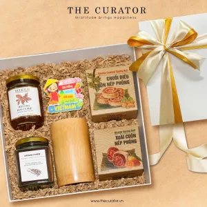 The "Gifts From Vietnam" Gift Set captures the essence of Vietnamese identity through every item, offering a curated selection of souvenirs and specialties—an elegant and meaningful gift for foreign friends and partners.