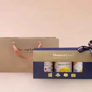 Hộp Quà "Hạnh Phúc" – set quà ẩm thực sang trọng, kết hợp những hương vị đầy yêu thương với combo xoài và chanh dây sấy dẻo cùng hạt trái Deluxe, là món quà biếu cao cấp dành tặng những người trân quý