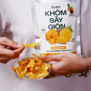 Crunchy Vacuum-Dried Pineapple—a Vietnamese gift that enhances the fruit’s original flavor, made with no preservatives, non-fried for a healthy and convenient snack.