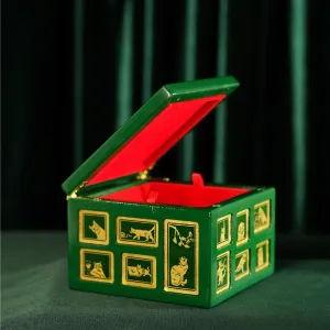The "Cat & Box" Wooden Jewelry Box With Brass Hinges boasts a stunningly luxurious and refined appearance, making it a premium jewelry box and a perfect Vietnamese souvenir for a truly premium gift.