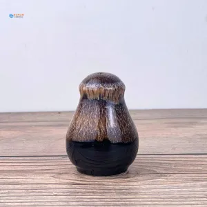 The Fire-Glazed Ceramic Spice Jar brings elegance from kitchen to dining table, crafted from premium Bat Trang ceramic, making it a perfect addition to luxury restaurant accessories and authentic Vietnamese kitchenware.