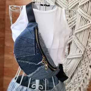 Túi Đeo Chéo Trước Ngực Tái Chế Từ Jeans – Tỏa sáng với thiết kế độc bản, là phụ kiện thời trang bền vững được làm thủ công, lý tưởng làm quà sinh nhật ý nghĩa.
