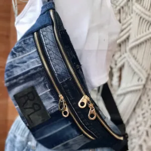Túi Đeo Chéo Trước Ngực Hai Khóa Từ Jeans Tái Chế là phụ kiện tiện dụng & ý nghĩa, lý tưởng cho tín đồ thời trang bền vững, đồng thời là món quà sinh nhật sáng tạo và quà tặng xanh đầy cảm hứng.