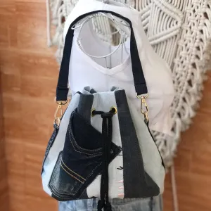 Túi bucket sọc từ jeans tái chế với nghệ thuật may vá tinh xảo, túi tái chế sang trọng dây rút độc đáo là phụ kiện thời trang và quà sinh nhật độc đáo