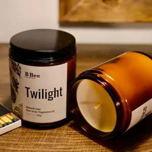 The "Twilight" Scented Candle with Sticker, made from premium natural wax, refreshes with its pure fragrance, making it an exquisite fragrance gift and a perfect birthday gift for someone special.