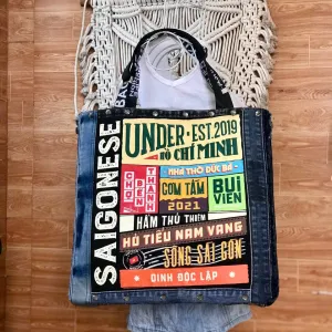 Túi tote Saigonese từ jeans tái chế – túi tote cỡ lớn mang dấu ấn thời gian sinh động, phụ kiện thời trang bền vững, quà sinh nhật sáng tạo, quà lưu niệm Sài Gòn độc đáo.