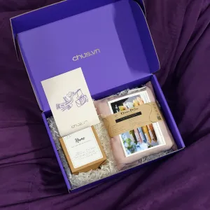 Hộp quà "Care" là món quà độc đáo để trao gửi yêu thương, gồm túi chườm và nến thơm trong set quà được gói sẵn tinh tế, kèm thiệp chỉn chu — lựa chọn ý nghĩa cho những ai trân trọng sự chăm sóc cá nhân hóa.