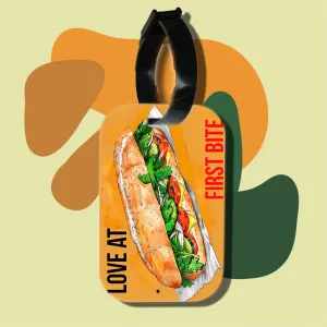 Thẻ Hành Lý Du Lịch In Hình Ẩm Thực Việt Nam không chỉ là thẻ treo vali hay charm túi, mà còn là phụ kiện độc đáo giúp mỗi hành trình thêm nhiều dấu ấn, là một món quà lưu niệm Việt Nam đầy ý nghĩa.