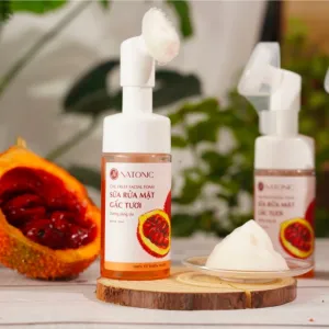 Sữa rửa mặt gấc 100ml chăm sóc làn da từ thành phần tự nhiên, giúp làm sáng da hiệu quả với công thức 100% từ thiên nhiên, có khả năng giảm thâm đáng kể, là sản phẩm mỹ phẩm lành tính an toàn cho mọi loại da