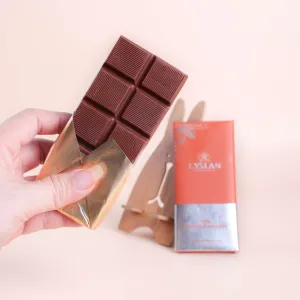 Socola sữa 57% 40gr với vị ngọt ngào và đậm đà khó cưỡng, socola Đắk Lắk đậm đà từ cacao nguyên chất mang hương vị Việt Nam đặc sắc làm quà tặng đặc sản Việt Nam