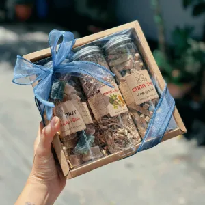 Set quà 3 hũ gừng thẻ, trà mãng cầu và rong sụn, đậm đà hương vị Việt, đóng gói hộp quà nơ vintage, quà tặng đặc sản Việt Nam cho người nước ngoài