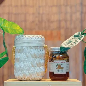 Set quà gừng mật ong 400ml trong hộp tre thủ công, hương vị ấm nồng và ngọt tự nhiên, món quà sức khỏe và đặc sản Việt Nam sang trọng