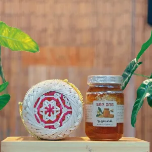Honeycomb gift set in bamboo box, 400ml pure honeycomb in glass jar, Vietnamese specialty healthy gift.