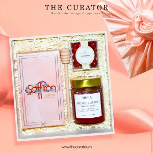 Hộp quà "Everyday Beauty" với nhụy hoa nghệ tây, mật ong và việt quất socola, tôn vinh vẻ đẹp nữ tính; món quà hoàn hảo cho bạn gái hoặc sếp nữ.