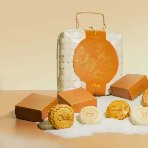 "Taste Voyage" Mid-Autumn gift box offers a moonlit journey of flavors with 4 mooncakes and pia cakes, making it a premium and unique choice for corporate gifting.