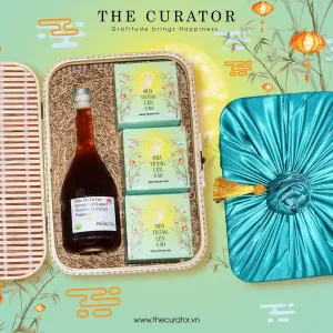 “Poetic Moon Season” Mid-Autumn gift box with 3 mooncakes and Phung Thi plum wine, perfect for sharing autumn melodies, corporate gifting, and traditional presents.