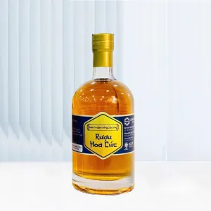 Rượu hoa cúc truyền thống Cửu Long chai 500ml, hương vị đậm đà, quà tặng doanh nghiệp Việt Nam.