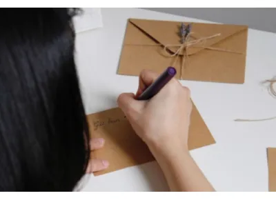 Mua gì làm quà để làm lành? Bí quyết xin lỗi & hàn gắn mối quan hệ trong phút mốt