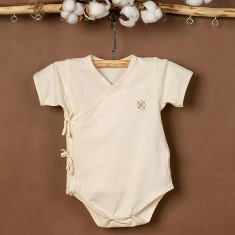 organic cotton baby bodysuit, made of breathable cotton fabric, safe for sensitive baby skin, lovely gift for babies