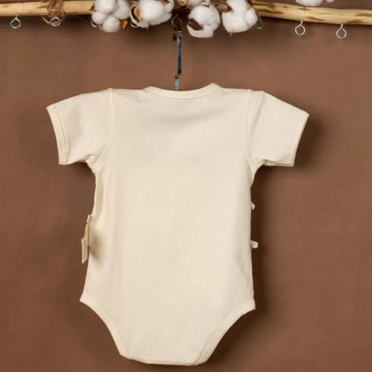 organic cotton baby bodysuit, made of breathable cotton fabric, safe for sensitive baby skin, lovely gift for babies