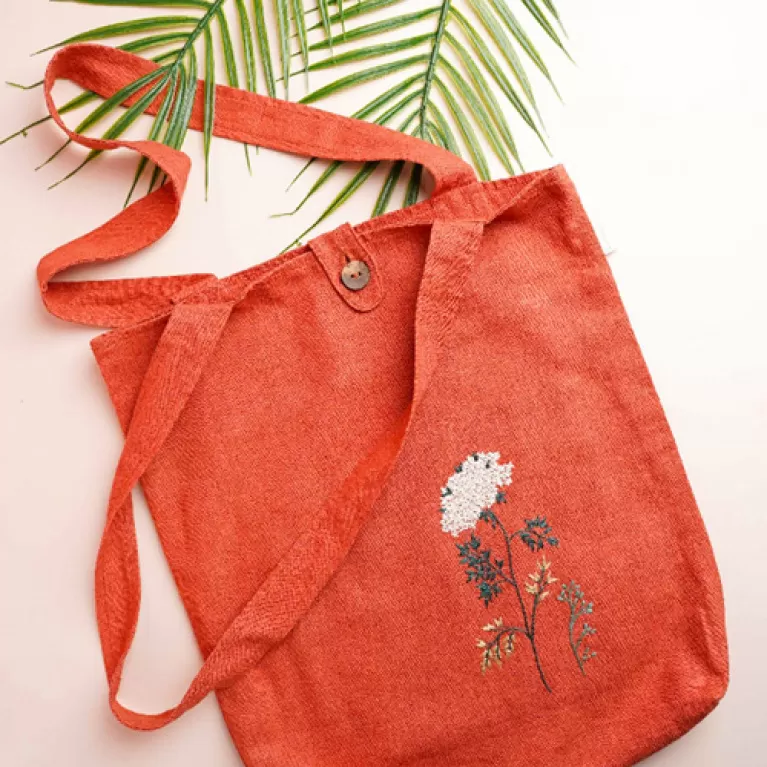 túi tote linen nàng, túi tote handmade, họa tiết thêu tay tinh tế, chất vải lanh tự nhiên, form dáng cứng cáp