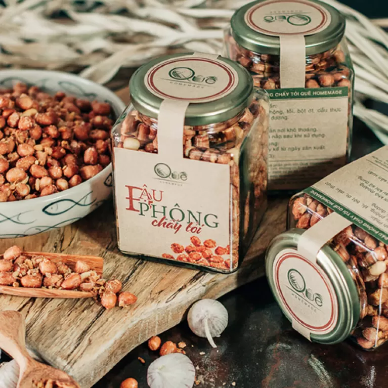 fried garlic peanut, delicious crispy snack, garlic chili roasted peanuts, beer snack, sharing snack with friends, handmade roasted peanuts