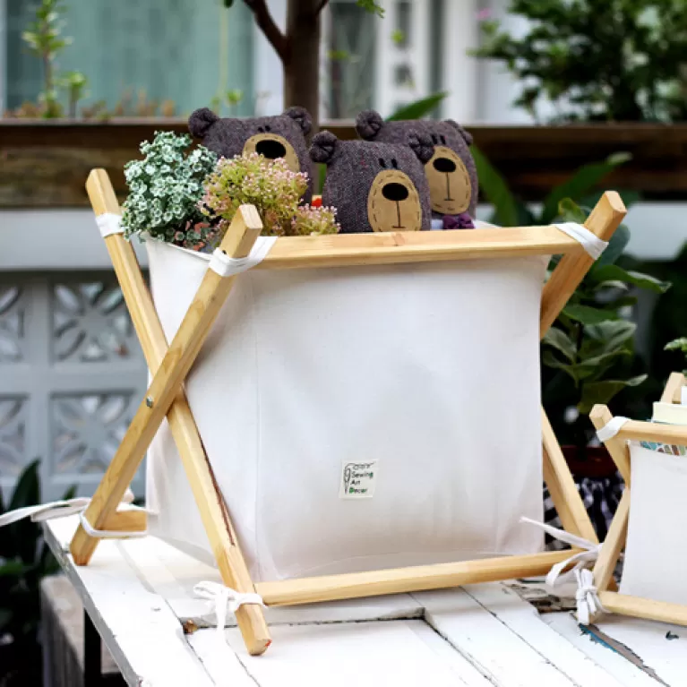 vintage storage bag, along with woody frame (big size), large dimensions, easily foldable and portable, durable material, home decor