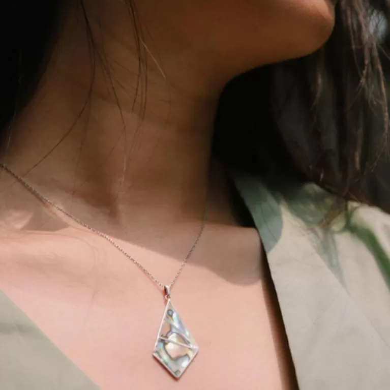 vòng cổ & bông tai triangle, nét đẹp kết hợp giữa truyền thống và hiện đại, hình dáng độc đáo, quà tặng cho cô nàng cá tính