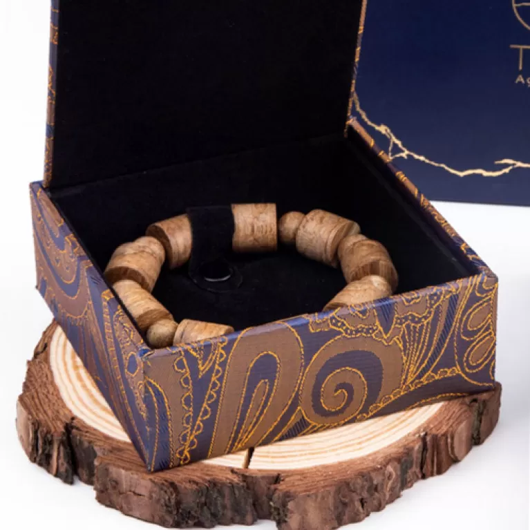 agarwood bracelet in bamboo style, unique design, distinctive scent of agarwood, improves health, dispels negative emotions