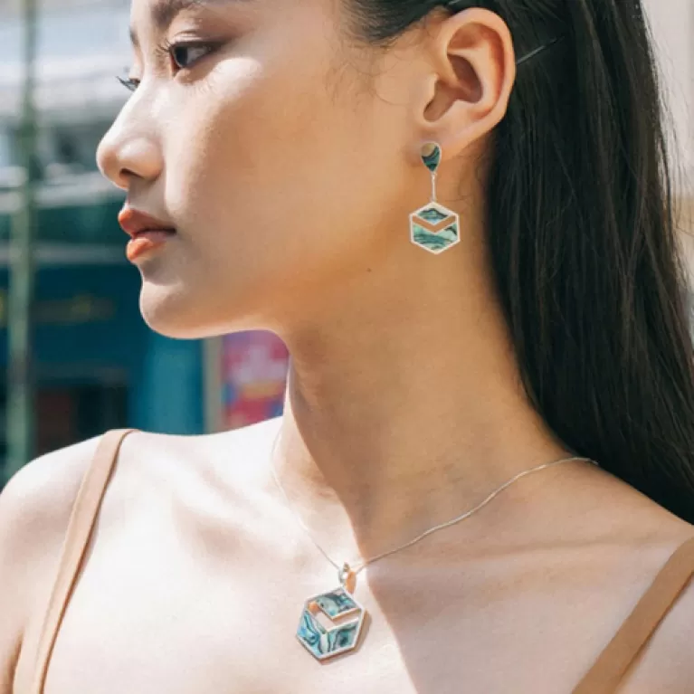 bông tai drop of heaven & vòng cổ heaven, dáng lục giác ấn tượng, thiết kế độc đáo, chất liệu vỏ bào ngư lấp lánh