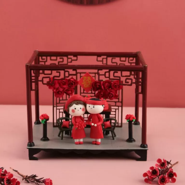 bộ cô dâu chú rể áo đỏ khung gỗ, tượng chibi may mắn, quà cưới handmade, màu sắc tươi sáng, an toàn, meow’s clay, quà tặng, cao cấp, trang trí, hahawave, chus