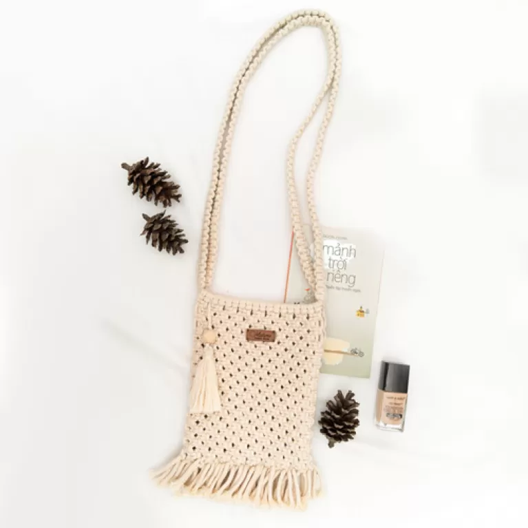 pom-pom macrame bags, cute and compact design, made of natural cotton material, free-spirited and casual style, suitable for beach outings