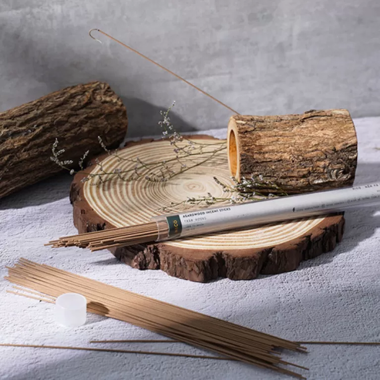 natural incense without sticks, made from pure sandalwood powder, quality assured, helps relax the soul, safe and convenient