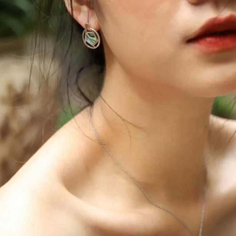 hexagon necklace & earrings, hexagonal design, natural colors, simple yet impressive style, matches with any outfit
