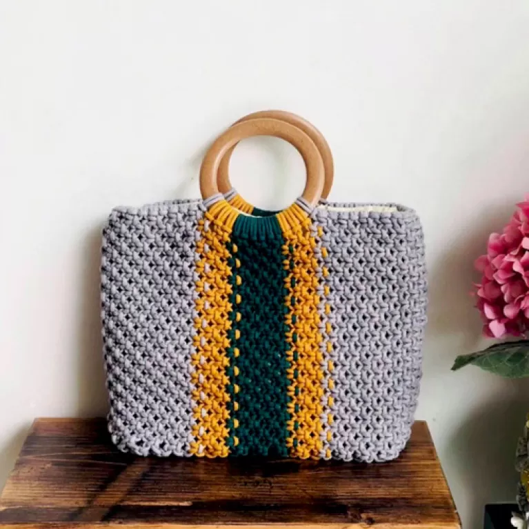 macrame bag with patterns and wooden handle, impressive and eye-catching color combination, unique accessory, a highlight for the outfit