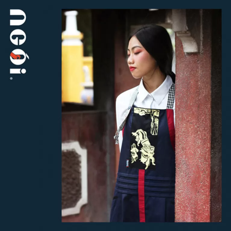 apron with traditional patterns, 2 colors, unique design, patterns reflect vietnamese culture, high-quality product, made in vietnam.