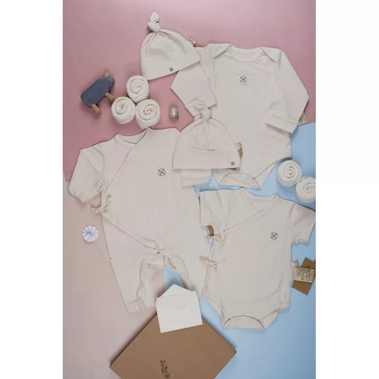 organic baby gift set, body chips, baby hats & silk face towels, soft fabric, untreated with chemicals, excellent gift for newborns