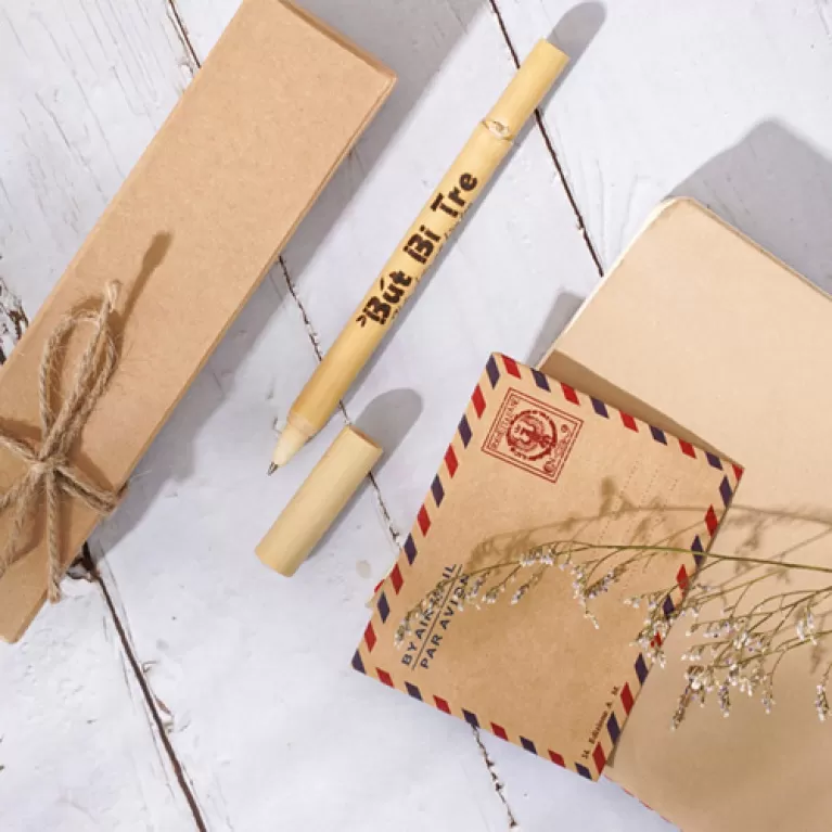 bamboo pens with customized logo, exquisite craftsmanship, skilled artisans, natural bamboo material, customizable product