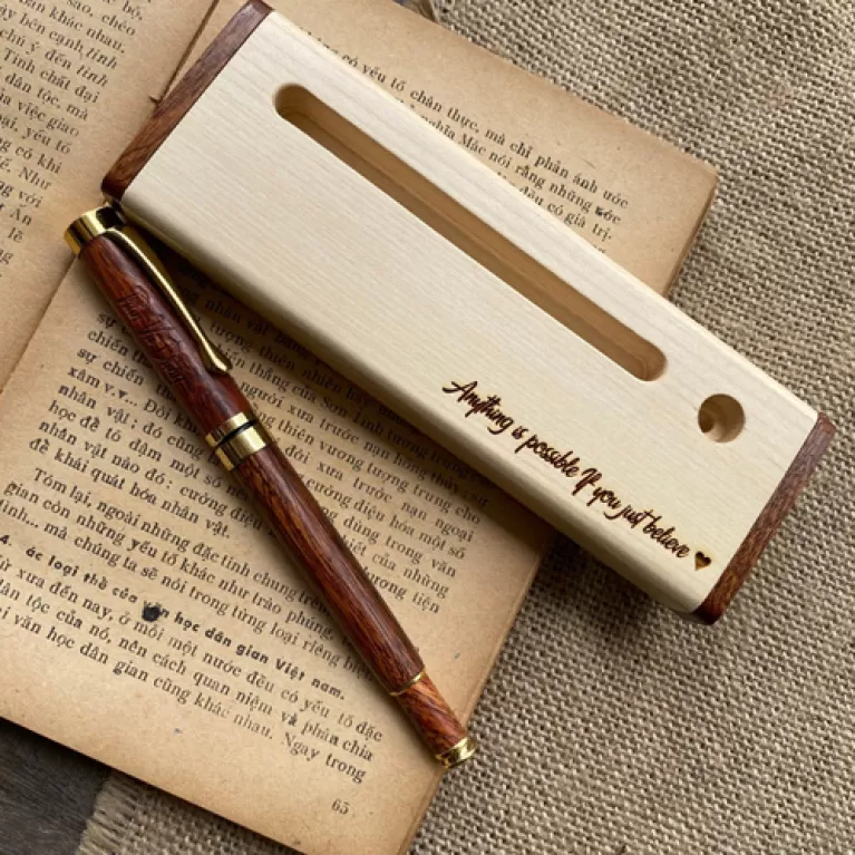 fragrant rosewood pen engraved name included wooden pen case, elegant red-brown color, refined and luxurious, premium penfragrant rosewood pen engraved name included wooden pen case, elegant red-brown color, refined and luxurious, premium pen