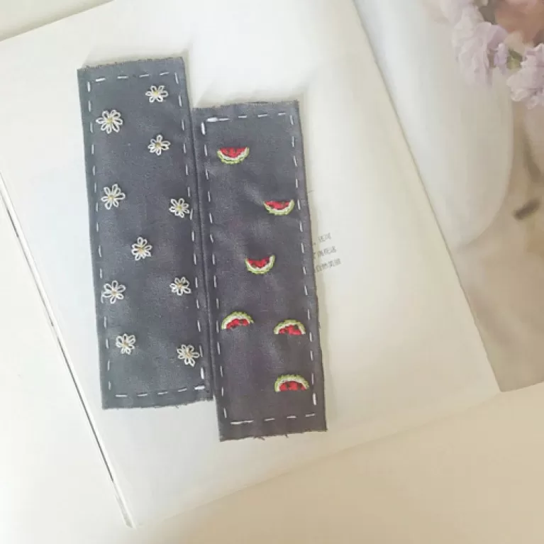 thẻ đánh dấu trang thêu, hoạ tiết thêu tay tỉ mỉ, thiết kế nữ tính, phụ kiện cho người mọt sách, sản phẩm thủ công