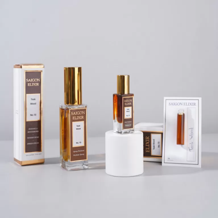 teak wood perfume, super fragrant perfume, diverse scent, warm rosewood scent, suitable for dating, gift for lovers