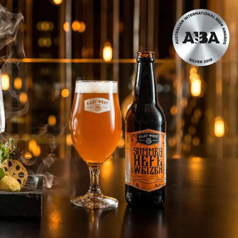 bia craft summer hefeweizen, chai 330ml, hương vị mát lạnh, nguyên liệu lúa mạch và hoa bia cao cấp, hương mật ong nhẹ nhàng