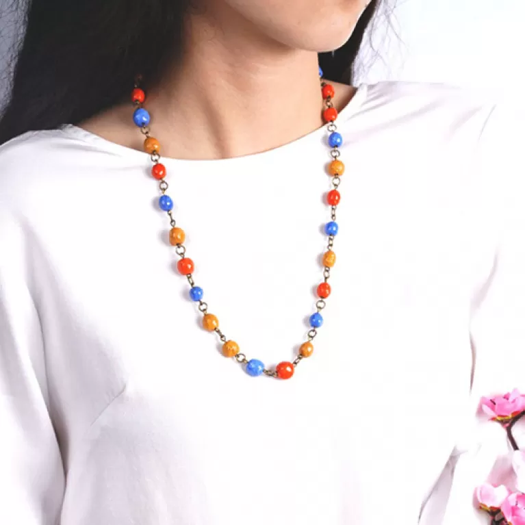dây chuyền khoen đồng hạt gốm, sự kết hợp của những hạt gốm nhỏ đầy màu sắc, phong cách độc đáo, điểm nhấn cho trang phục đơn sắc